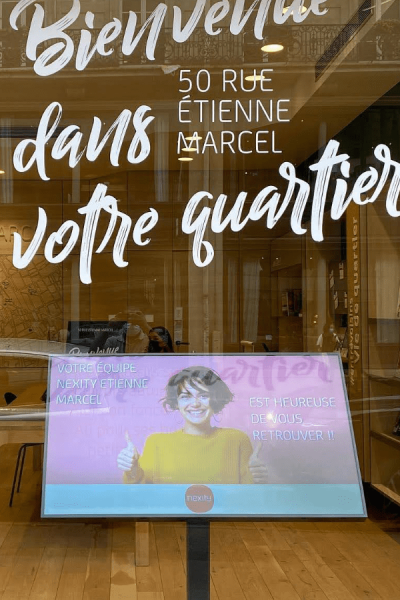 visuelinterieur installateur  écran vitrine magasins et commerces 1